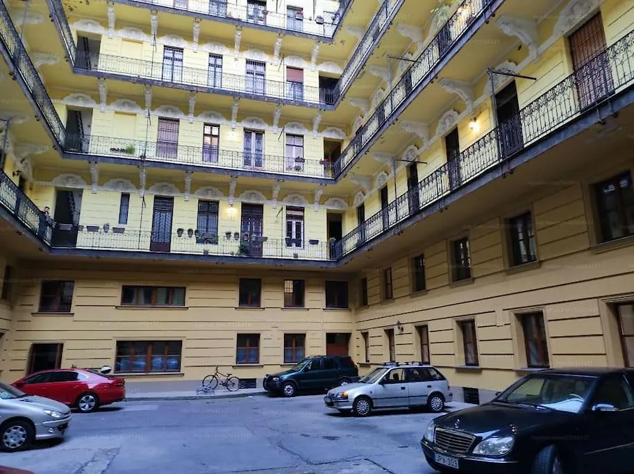 Central - Wesselenyi Pearl Budapest 0*,  Hungary